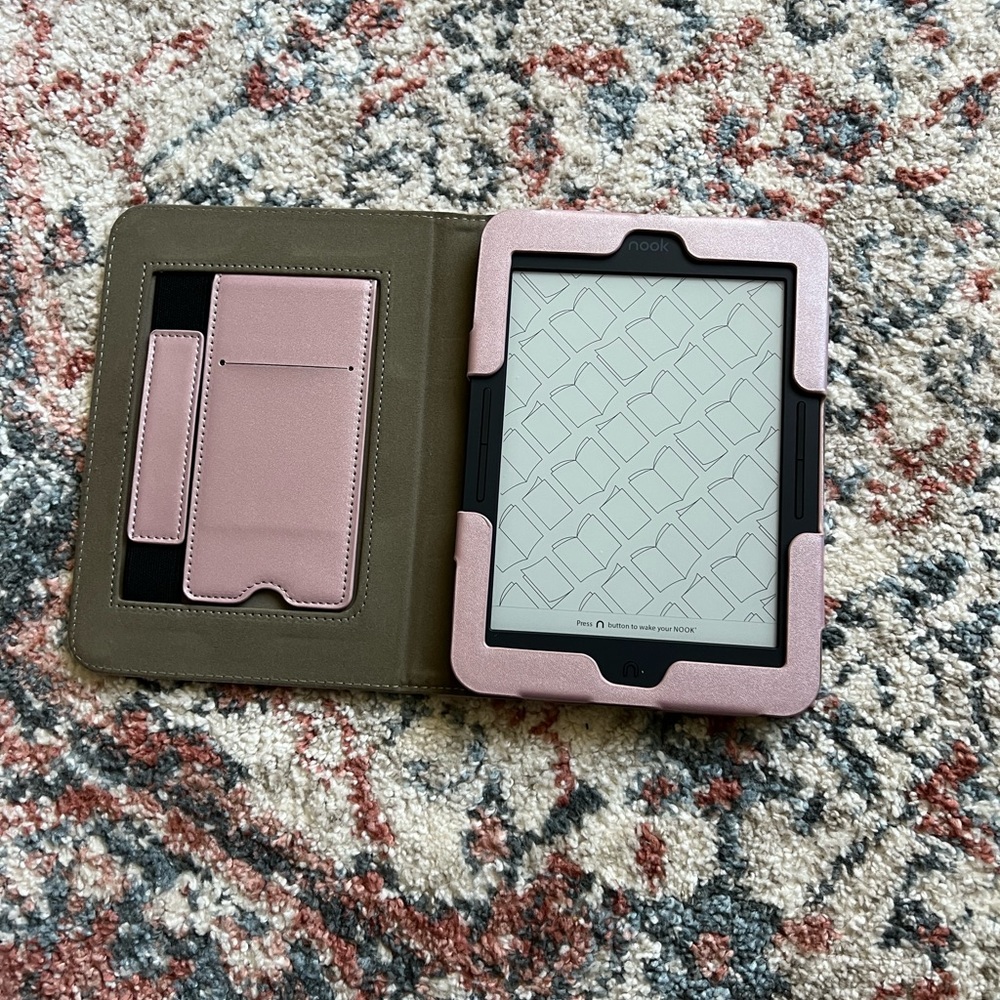 Barnes & Noble Nook glowlight 4 with case